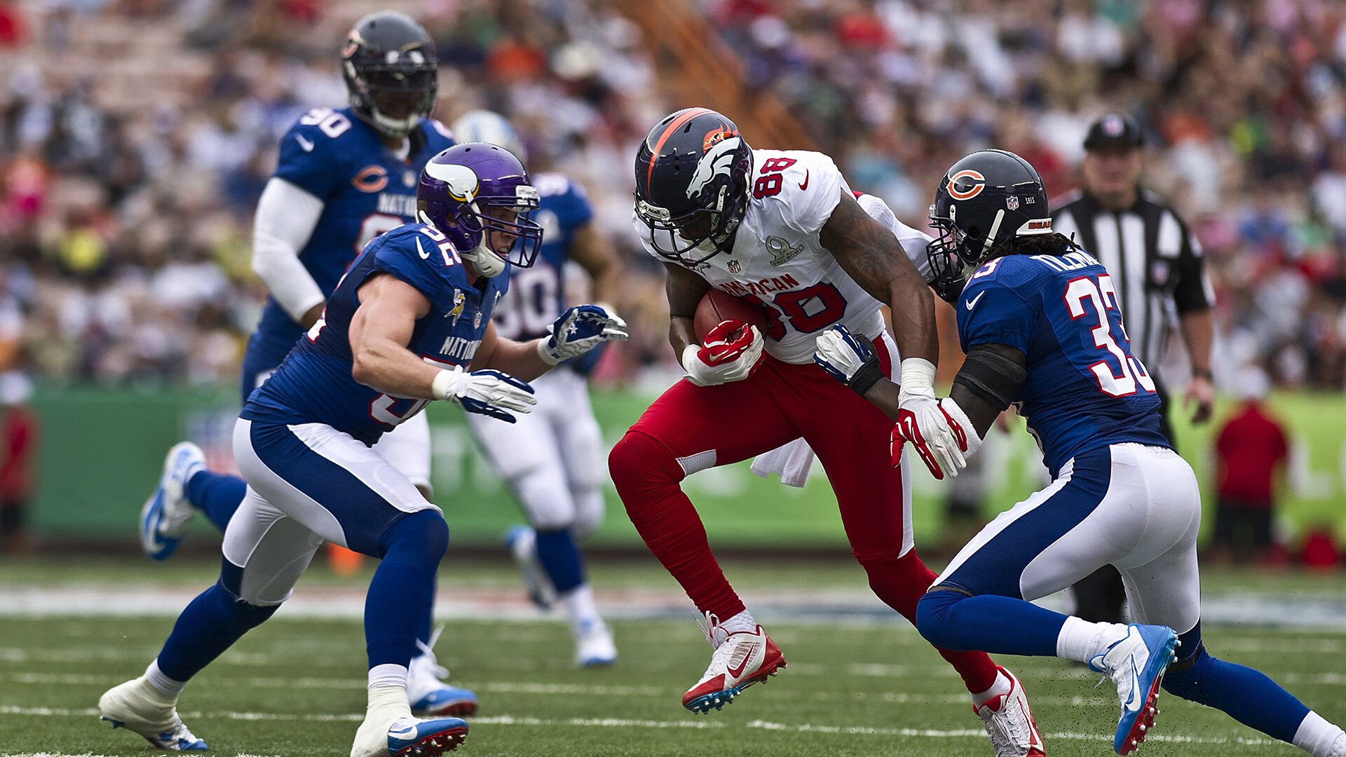 湖人不断突破！，浓眉哥连续十二场比赛得分超过刷新纪录引发球迷热议